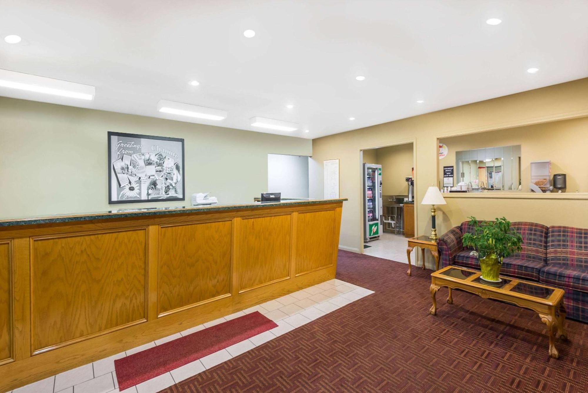 Super 8 By Wyndham Chanute Luaran gambar