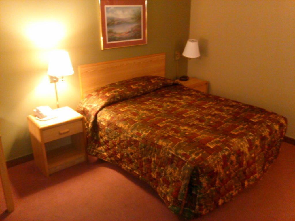 Super 8 By Wyndham Chanute Bilik gambar