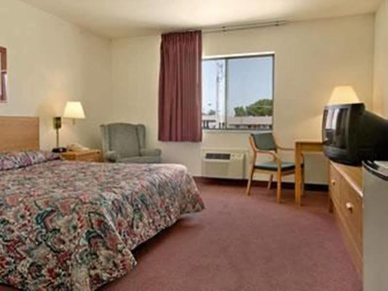 Super 8 By Wyndham Chanute Luaran gambar