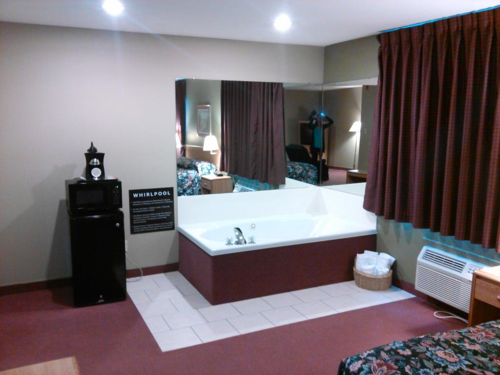 Super 8 By Wyndham Chanute Luaran gambar