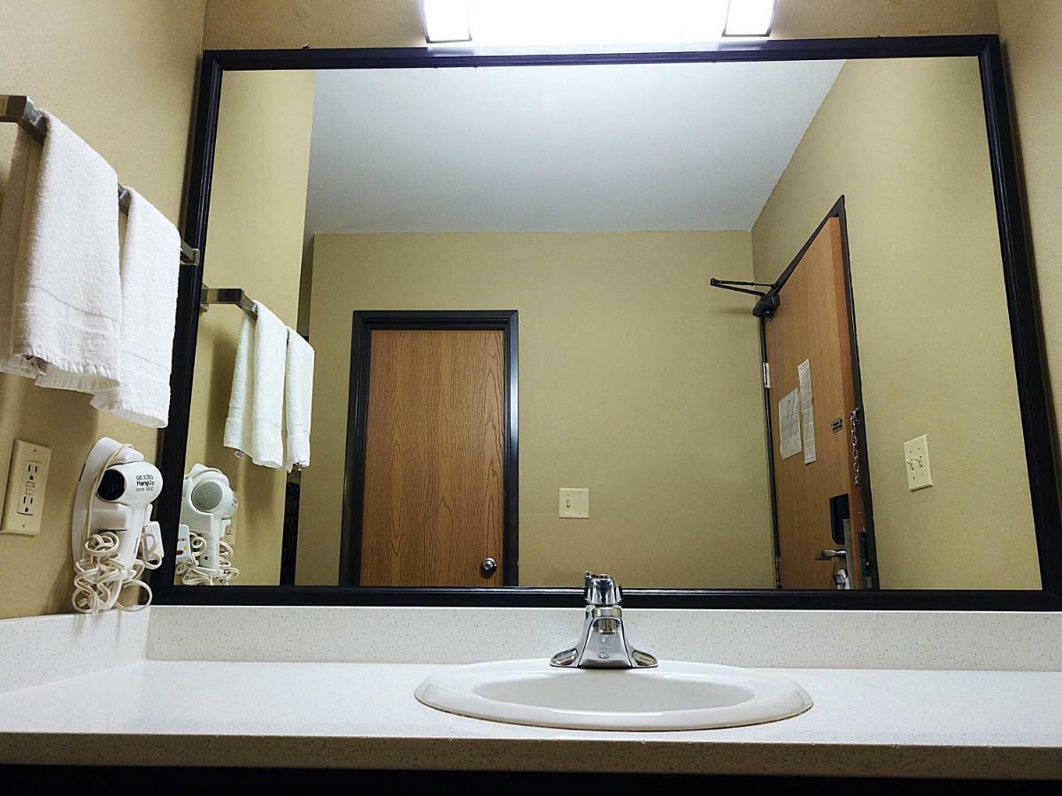 Super 8 By Wyndham Chanute Luaran gambar